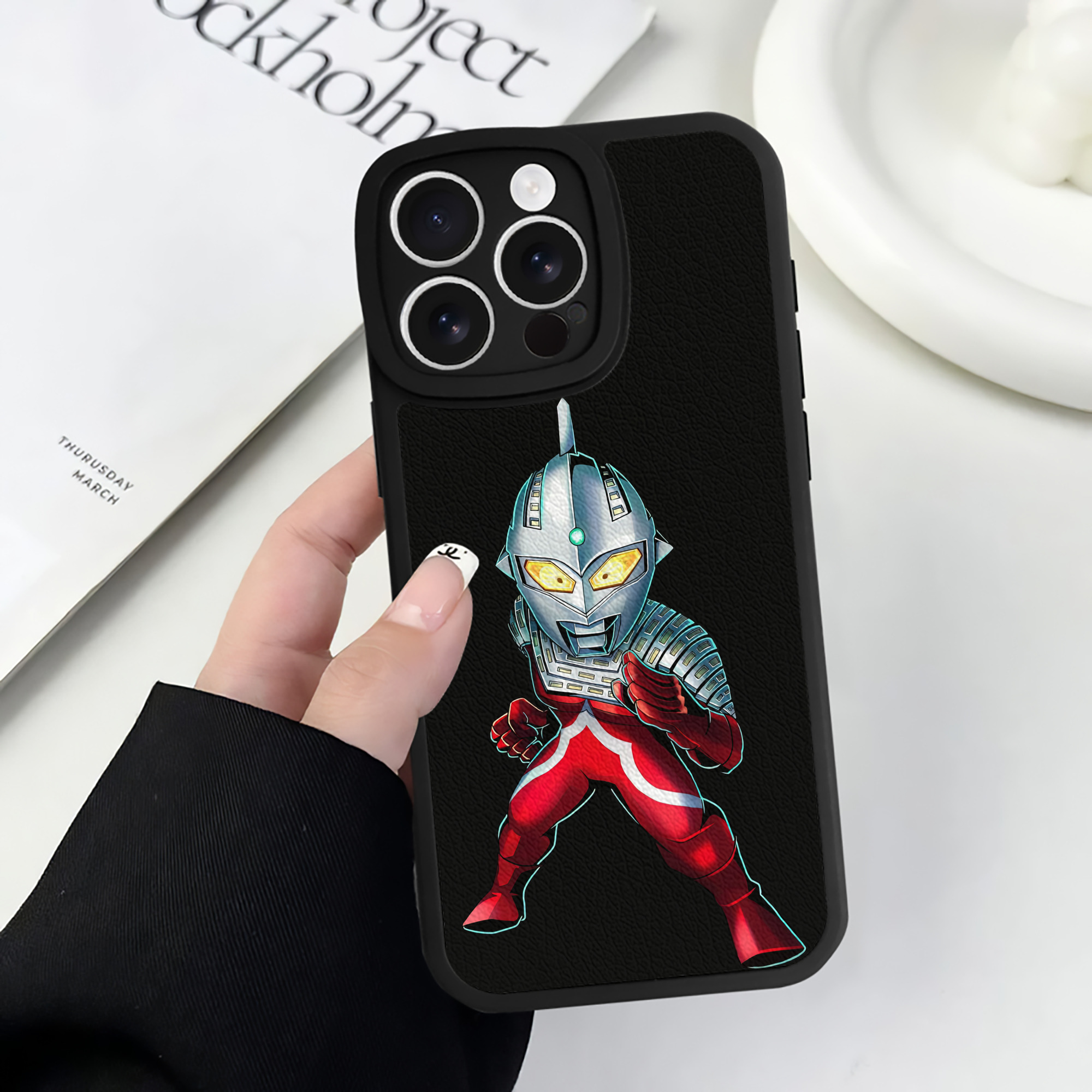（画像用） ウルトラマン Ultraman 【iPhone 16シリーズ対応】シリコンスマホケース（レザー調） 材質：シリコン